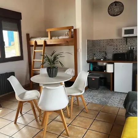 Lastras 24 Apartment *